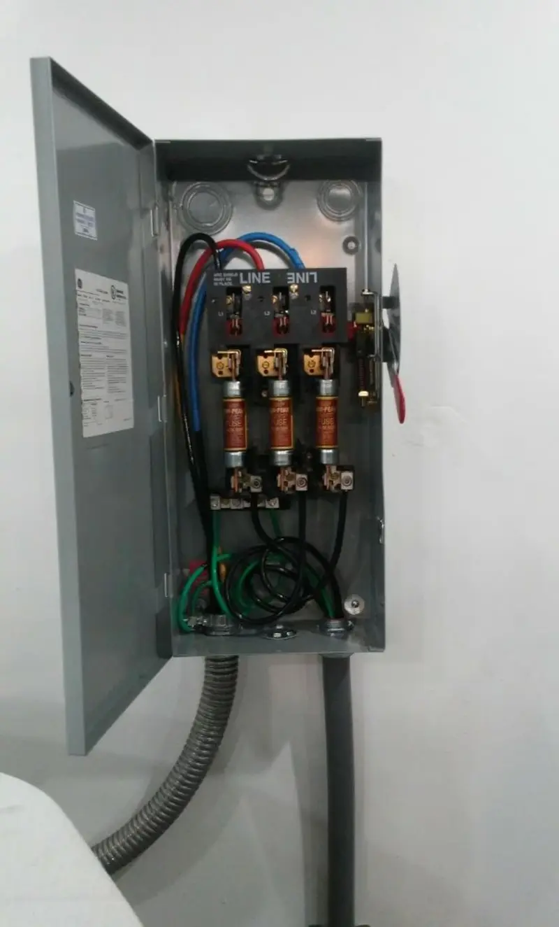 Three-phase disconnect switch installed for Smoke Detector Installation in Eucalyptus Hills